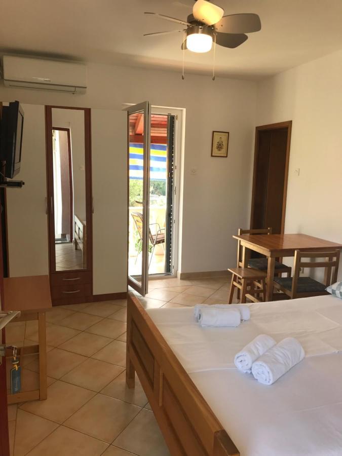 Appartamento Bava Ugljan Esterno foto